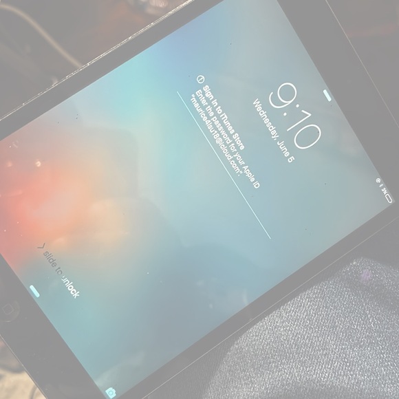 iOS tablet smuggy but good condition will need 1 or 2 updates works great - Picture 3 of 3